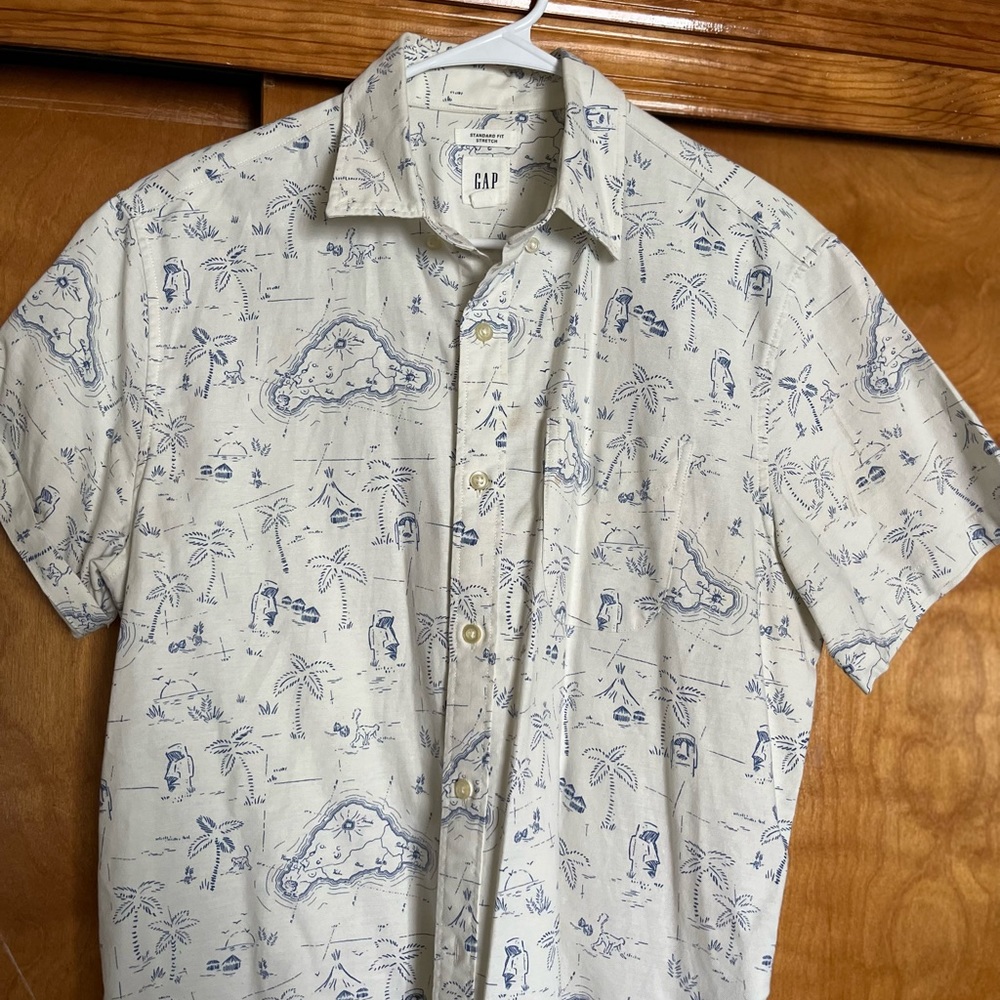 Gap casual boat wear